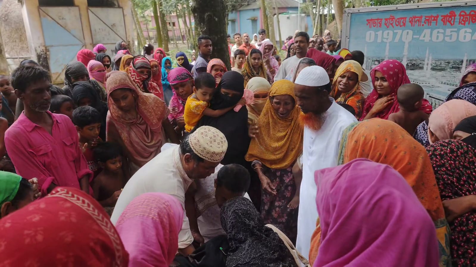 ঢাকায় ছিনতাইকারীর হামলায় নিহত শিক্ষিকা রনজিলা পারভীনের দাফন সম্পন্ন